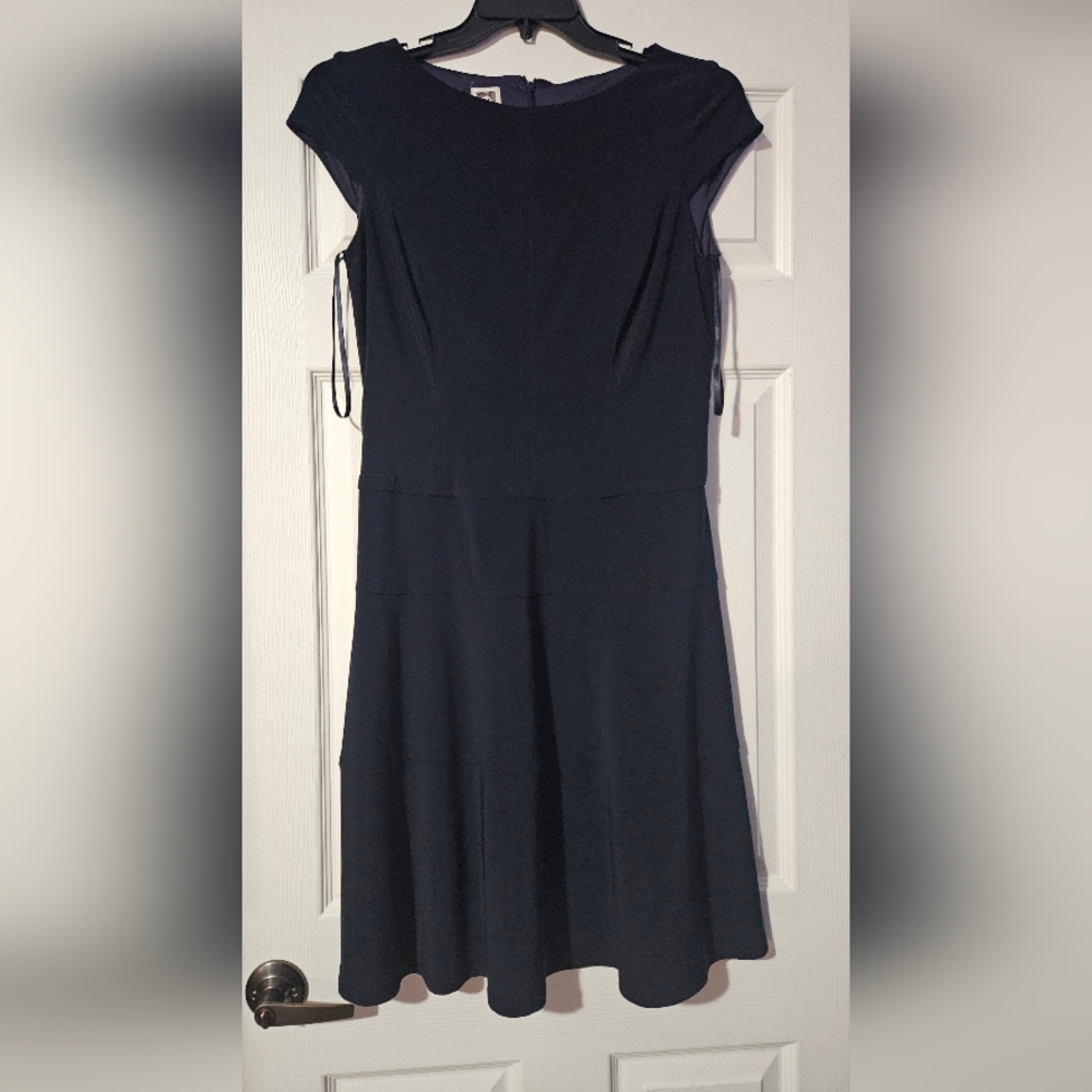 Anne Klein ladies sleeveless dress is a size 10.